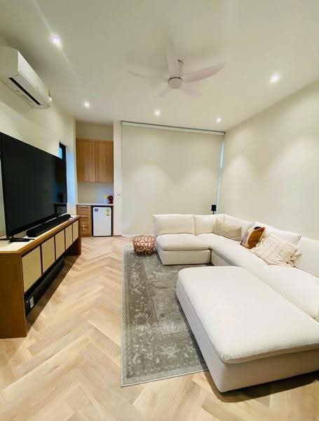 Eastwood Park, Eastwood Green, Bedok / Upper East Coast, 5 Bedrooms, 3,500 sqft, Terraced House For Sale, by Lawrence Liao, 500276516 - Living Room - PropertyGuru.com.sg