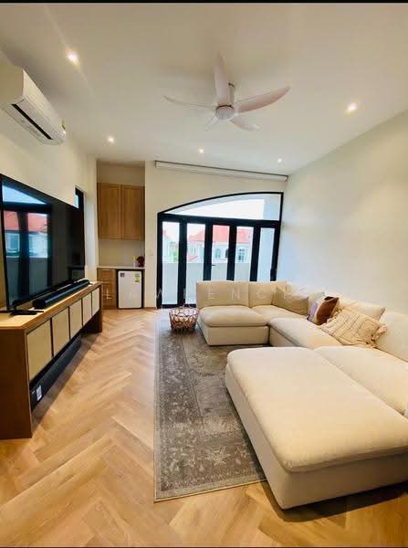 Eastwood Park, Eastwood Green, Bedok / Upper East Coast, 5 Bedrooms, 3,500 sqft, Terraced House For Sale, by Lawrence Liao, 500276516 - Living Room - PropertyGuru.com.sg
