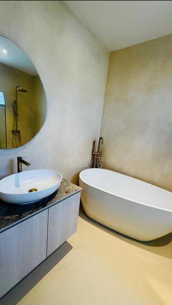 Eastwood Park, Eastwood Green, Bedok / Upper East Coast, 5 Bedrooms, 3,500 sqft, Terraced House For Sale, by Lawrence Liao, 500276516 - Bathroom - PropertyGuru.com.sg