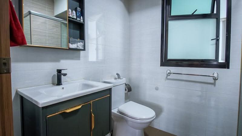 801A West Coast Crescent, 801A West Coast Crescent, Buona Vista / West Coast / Clementi New Town, 3 Bedrooms, 1,022 sqft, HDB Flat For Sale, by Arthur Lim, 500276533 - Master Bathroom - PropertyGuru.com.sg