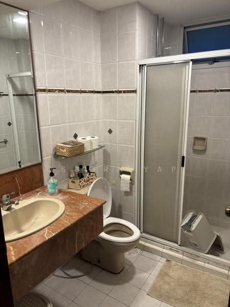Parkshore, 201 Tanjong Rhu Road, East Coast / Marine Parade, 3 Bedrooms, 1,647 sqft, Condominium For Rent, by Osborn Yap, 500276540 - CommonBathroom - PropertyGuru.com.sg