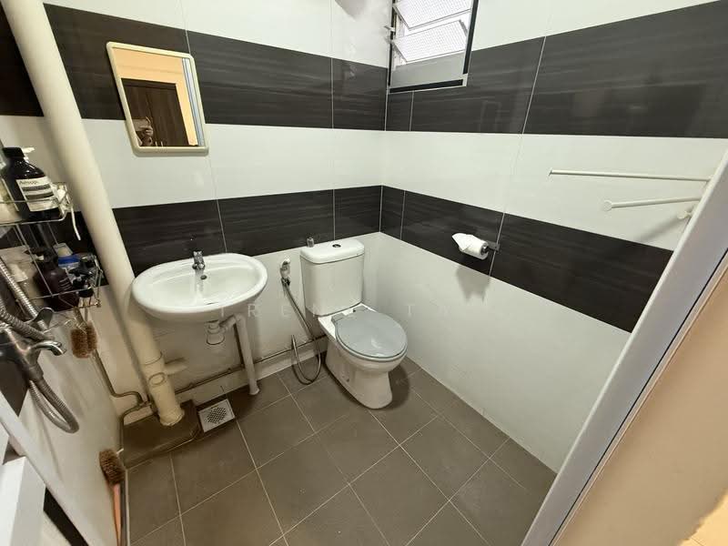 638 Ang Mo Kio Avenue 6, 638 Ang Mo Kio Avenue 6, Ang Mo Kio / Bishan / Thomson, 3 Bedrooms, 980 sqft, HDB Flat For Sale, by Irene Tan, 500276546 - Bathroom - PropertyGuru.com.sg