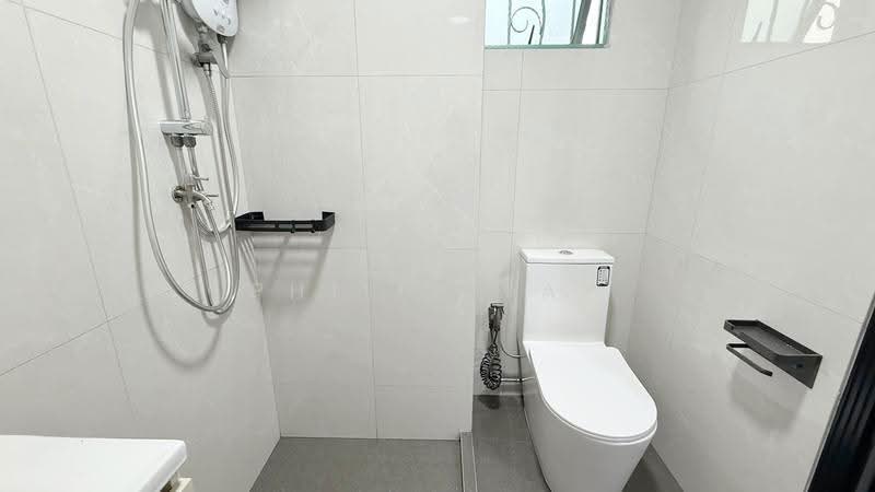 Westville, Westwood Avenue, Boon Lay / Jurong / Tuas, Room Rental, 150 sqft, Terraced House For Rent, by Philip Tay, 500276548 - Bathroom - PropertyGuru.com.sg