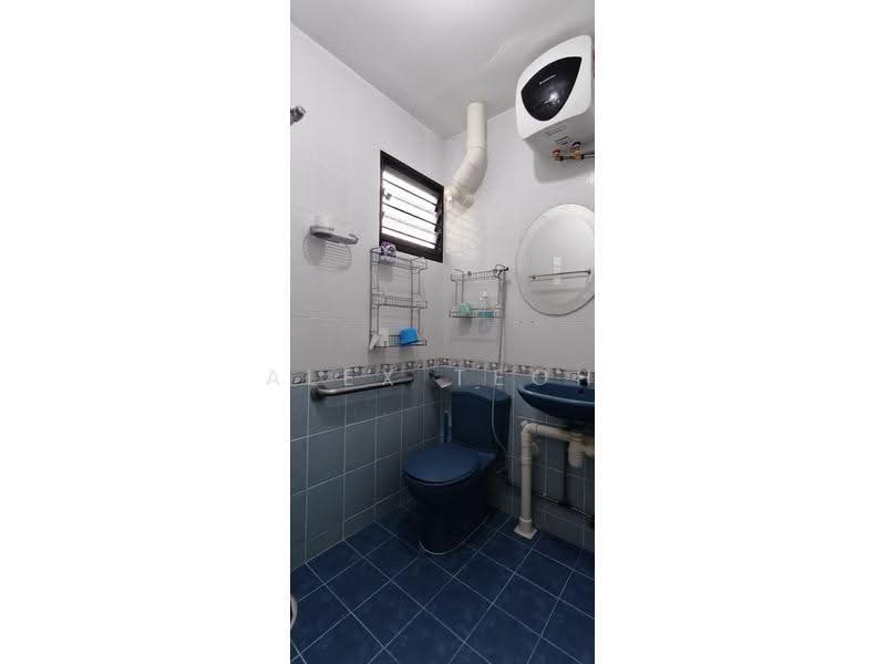 714 Clementi West Street 2, 714 Clementi West Street 2, Buona Vista / West Coast / Clementi New Town, Room Rental, 120 sqft, HDB Flat For Rent, by Alex Teoh, 500276557 - Bathroom - PropertyGuru.com.sg