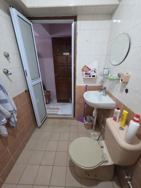 115B Yishun Ring Road, 115B Yishun Ring Road, Sembawang / Yishun, 3 Bedrooms, 990 sqft, HDB Flat For Sale, by Ann Mohd Yusof, 500276566 - Bathroom - PropertyGuru.com.sg