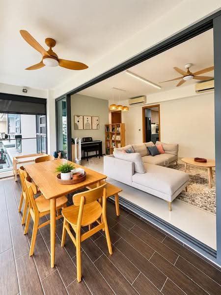Hedges Park Condominium, Flora drive, Changi Airport / Changi Village, 3 Bedrooms, 1,076 sqft, Condominium For Sale, by MOHD FARID, 500276574 - Dining Room - PropertyGuru.com.sg