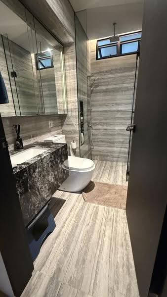 155 Lorong 1 Toa Payoh, 155 Lorong 1 Toa Payoh, Balestier / Toa Payoh, 3 Bedrooms, 1,087 sqft, HDB Flat For Rent, by CJ Ang, 500276581 - Common Bathroom - PropertyGuru.com.sg