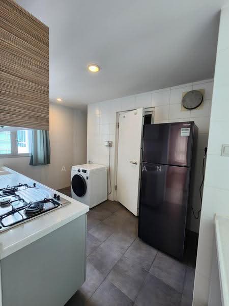 Twin Regency, 26 Kim Tian Road, Alexandra / Commonwealth, 2 Bedrooms, 979 sqft, Condominium For Rent, by Anne Tan, 500276592 - Kitchen - PropertyGuru.com.sg