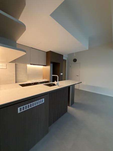 The Shorefront, 165A Jln. Loyang Besar, Changi Airport / Changi Village, 2 Bedrooms, 818 sqft, Apartment For Sale, by Ros Salleh, 500276594 - PropertyGuru.com.sg