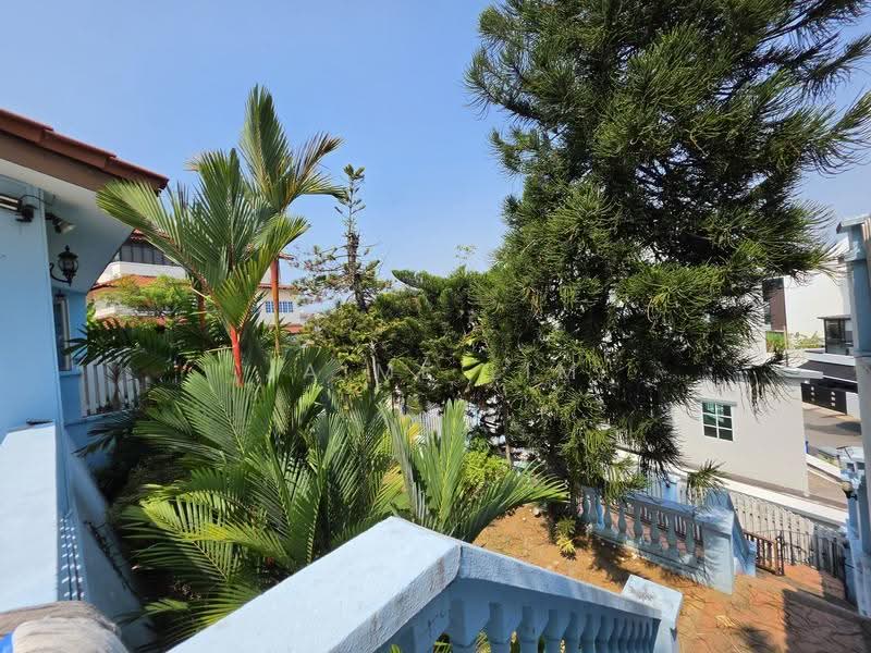 Lucky View, Bedok / Upper East Coast, 5 Bedrooms, 4,000 sqft, Semi-Detached House For Sale, by Jaime Lim, 500276620 - Back Garden - PropertyGuru.com.sg