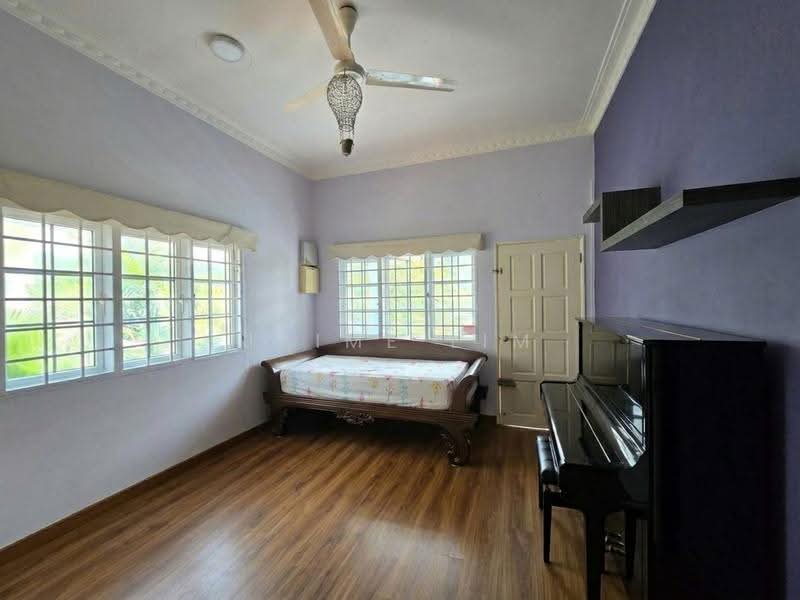 Lucky View, Bedok / Upper East Coast, 5 Bedrooms, 4,000 sqft, Semi-Detached House For Sale, by Jaime Lim, 500276620 - Bedroom 2 - PropertyGuru.com.sg