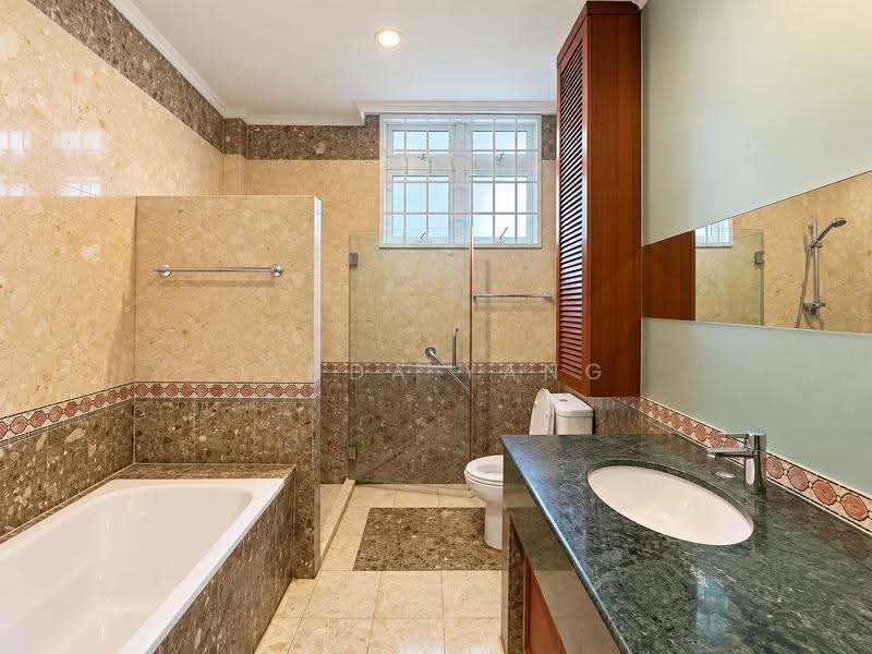 Almond Avenue, Almond Avenue, Dairy Farm / Bukit Panjang / Choa Chu Kang, 5 Bedrooms, 5,933 sqft, Semi-Detached House For Sale, by Linda Yang, 500276642 - Bathroom - PropertyGuru.com.sg