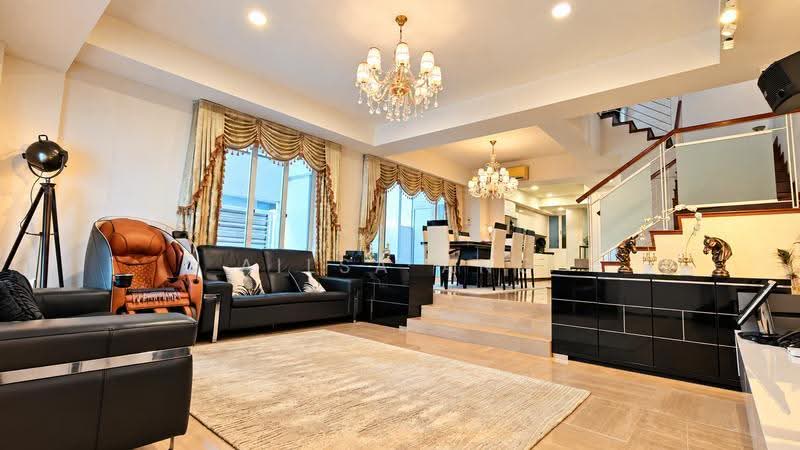 Cashew Crescent, Cashew Crescent, Dairy Farm / Bukit Panjang / Choa Chu Kang, 5 Bedrooms, 3,800 sqft, Terraced House For Sale, by Ailsa Ang, 500276644 - Living Room - PropertyGuru.com.sg