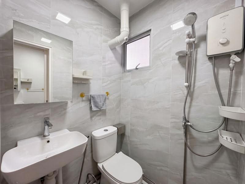449 Clementi Avenue 3, 449 Clementi Avenue 3, Buona Vista / West Coast / Clementi New Town, 1 Bedroom, 350 sqft, HDB Flat For Rent, by Gladys Kee, 500276652 - Bathroom - PropertyGuru.com.sg