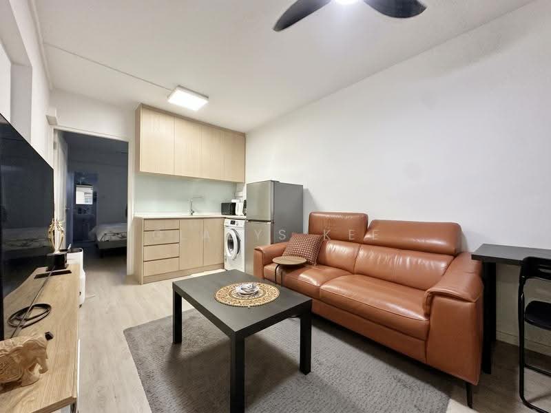 449 Clementi Avenue 3, 449 Clementi Avenue 3, Buona Vista / West Coast / Clementi New Town, 1 Bedroom, 350 sqft, HDB Flat For Rent, by Gladys Kee, 500276652 - Living Room - PropertyGuru.com.sg