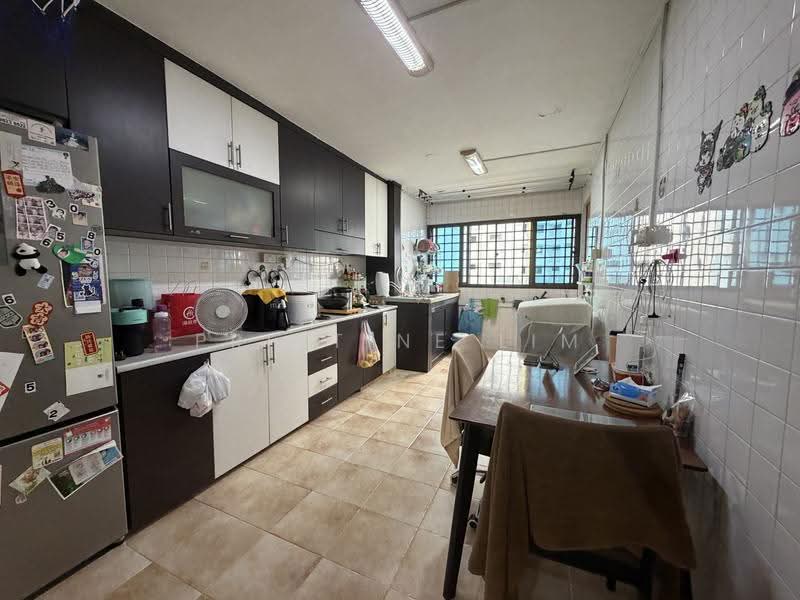 261 Jurong East Street 24, 261 Jurong East Street 24, Boon Lay / Jurong / Tuas, 2 Bedrooms, 732 sqft, HDB Flat For Sale, by Pristine Lim, 500276662 - Kitchen - PropertyGuru.com.sg