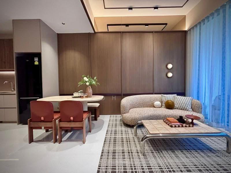 Parksuites, 18 Holland Grove Road, Tanglin / Holland / Bukit Timah, 2 Bedrooms, 786 sqft, Condominium For Sale, by PK Soh 苏培钧, 500276670 - Living Room - PropertyGuru.com.sg