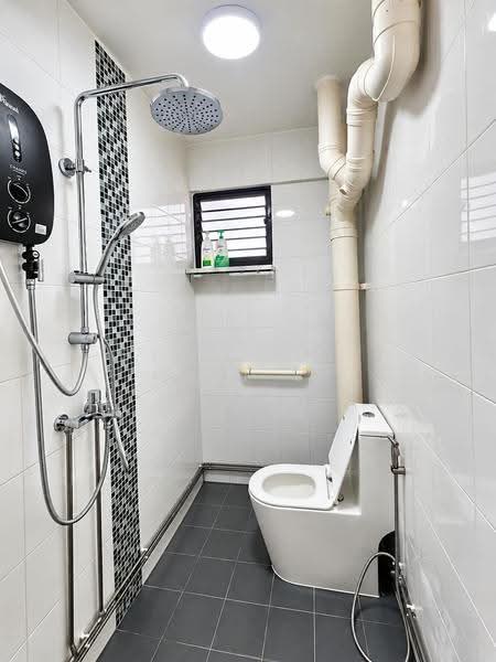 842 Tampines Street 82, 842 Tampines Street 82, Pasir Ris / Tampines, 3 Bedrooms, 904 sqft, HDB Flat For Sale, by Stephanie Kuet LY, 500276675 - Bathroom - PropertyGuru.com.sg