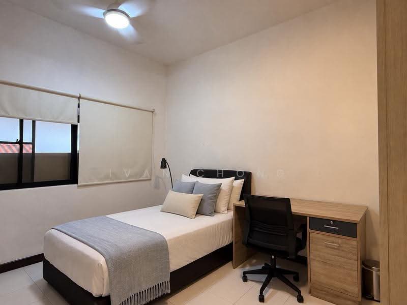 Double storey semi-detached house off Sixth Ave, with spacious garden, Ming Teck Park, Tanglin / Holland / Bukit Timah, 4 Bedrooms, 2,500 sqft, Semi-Detached House For Rent, by Ivan Chong, 500276683 - Bedroom 4 on 1st floor - PropertyGuru.com.sg