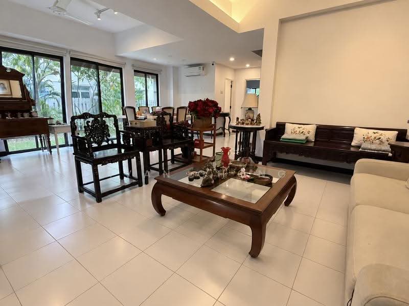 Double storey semi-detached house off Sixth Ave, with spacious garden, Ming Teck Park, Tanglin / Holland / Bukit Timah, 4 Bedrooms, 2,500 sqft, Semi-Detached House For Rent, by Ivan Chong, 500276683 - Living Room - PropertyGuru.com.sg