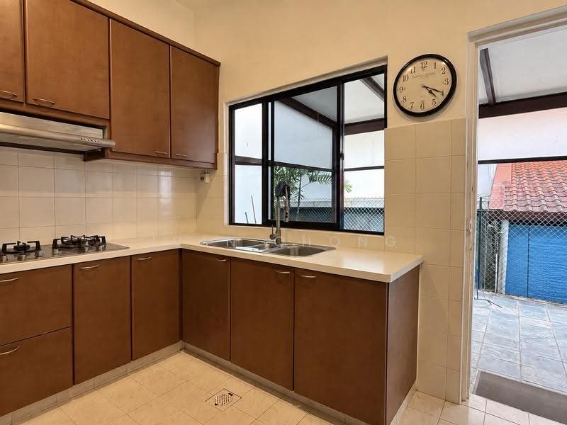Double storey semi-detached house off Sixth Ave, with spacious garden, Ming Teck Park, Tanglin / Holland / Bukit Timah, 4 Bedrooms, 2,500 sqft, Semi-Detached House For Rent, by Ivan Chong, 500276683 - Kitchen - PropertyGuru.com.sg