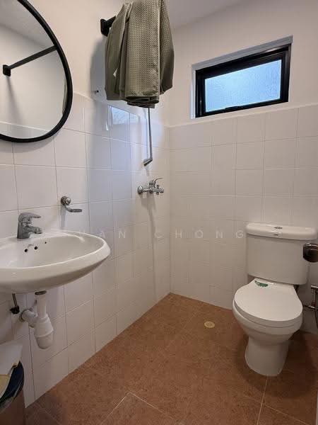 Double storey semi-detached house off Sixth Ave, with spacious garden, Ming Teck Park, Tanglin / Holland / Bukit Timah, 4 Bedrooms, 2,500 sqft, Semi-Detached House For Rent, by Ivan Chong, 500276683 - Bathroom on 1st floor - PropertyGuru.com.sg