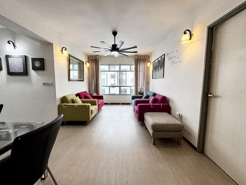 513B Yishun Street 51, 513B Yishun Street 51, Sembawang / Yishun, 4 Bedrooms, 1,292 sqft, HDB Flat For Sale, by Crystan Lim, 500276707 - Living Room - PropertyGuru.com.sg