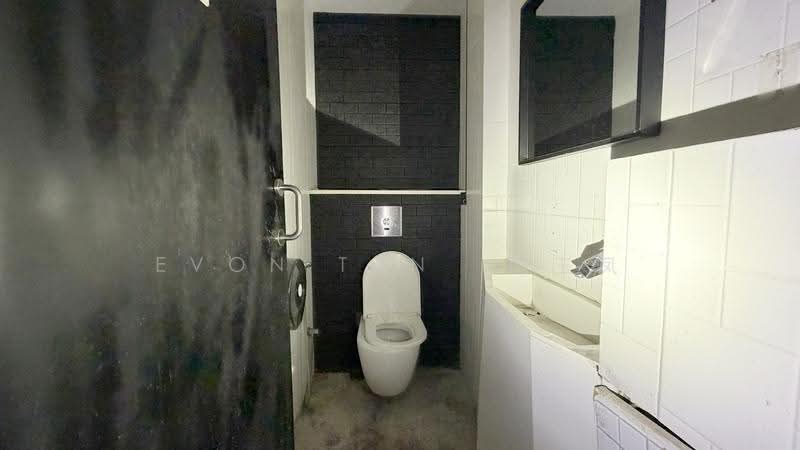 ✧ Tras Street Ground Floor Shophouse | Near MRT, Tras Street | Duxton Road | Peck Seah Street, Chinatown / Tanjong Pagar, 1,514 sqft, Shop / Shophouse For Rent, by Evon Tan 陈玉凤, 500276748 - Bathroom - CommercialGuru.com.sg