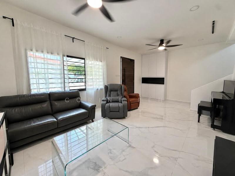Inter-terrace at Nanyang Park district 19, jalan Limbok, Hougang / Punggol / Sengkang, 3 Bedrooms, 1,500 sqft, Terraced House For Sale, by Corine Peh, 500276750 - Living Room - PropertyGuru.com.sg