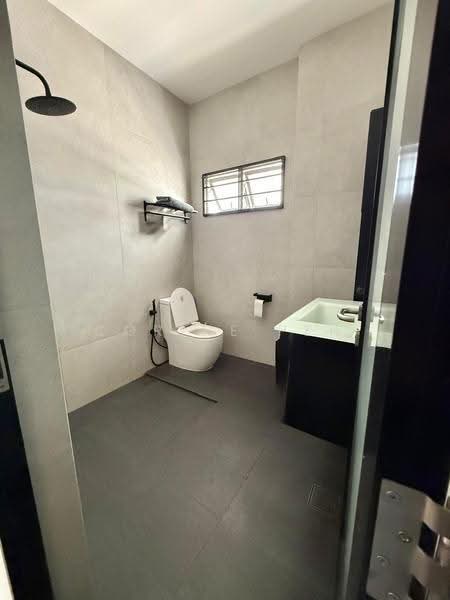 Inter-terrace at Nanyang Park district 19, jalan Limbok, Hougang / Punggol / Sengkang, 3 Bedrooms, 1,500 sqft, Terraced House For Sale, by Corine Peh, 500276750 - Bathroom - PropertyGuru.com.sg