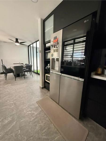 Inter-terrace at Nanyang Park district 19, jalan Limbok, Hougang / Punggol / Sengkang, 3 Bedrooms, 1,500 sqft, Terraced House For Sale, by Corine Peh, 500276750 - Dining Room - PropertyGuru.com.sg