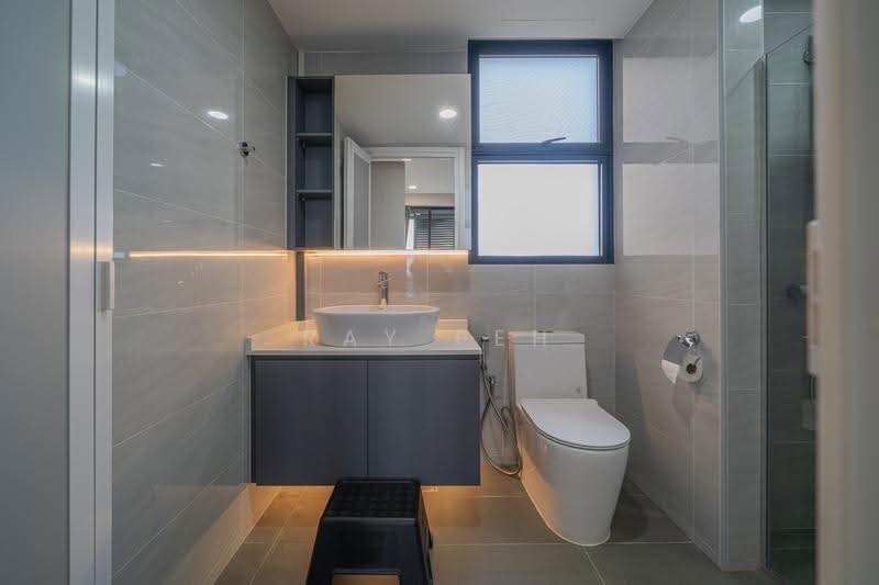 Westwood Residences EC, 188 Westwood Avenue, Boon Lay / Jurong / Tuas, 3 Bedrooms, 1,033 sqft, Condominium For Sale, by Ray Peh, 500276758 - Master Bathroom - PropertyGuru.com.sg
