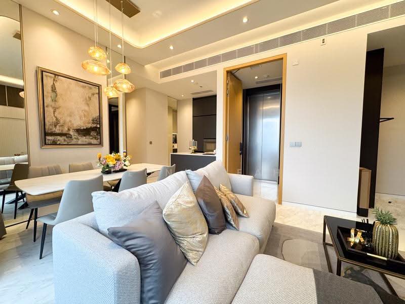 Cairnhill 16, 16 Cairnhill Rise, Orchard / River Valley, 3 Bedrooms, 1,055 sqft, Condominium For Sale, by Elonn Seah, 500276763 - Living Room - PropertyGuru.com.sg