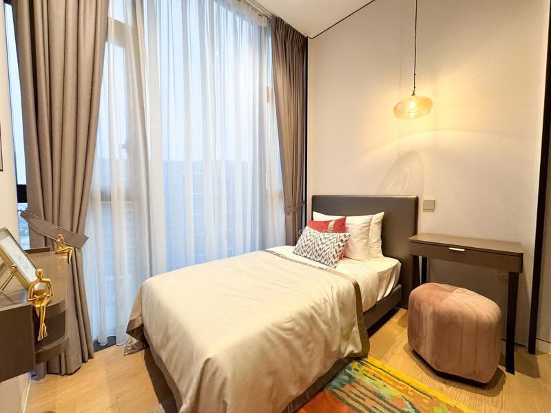 Cairnhill 16, 16 Cairnhill Rise, Orchard / River Valley, 3 Bedrooms, 1,055 sqft, Condominium For Sale, by Elonn Seah, 500276763 - Bedroom - PropertyGuru.com.sg
