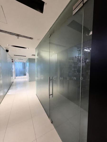 Oxley Tower, 138 Robinson Road, Boat Quay / Raffles Place / Marina, 226 sqft, Mall Shop For Sale, by Mark Chung, 500276788 - Corridor - CommercialGuru.com.sg