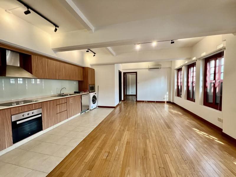 Rare Chinatown Heritage Home -5 mins to MRT, Chinatown / Tanjong Pagar, 2 Bedrooms, 995 sqft, Apartment For Rent, by Evone Yap, 500276794 - Kitchen - PropertyGuru.com.sg