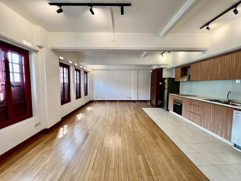 Rare Chinatown Heritage Home -5 mins to MRT, Chinatown / Tanjong Pagar, 2 Bedrooms, 995 sqft, Apartment For Rent, by Evone Yap, 500276794 - Kitchen - PropertyGuru.com.sg