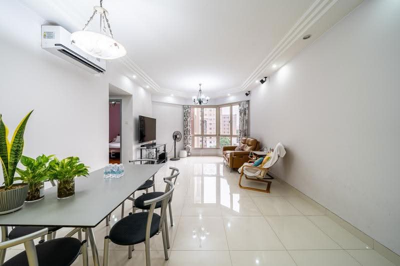 Castle Green, 483 Yio Chu Kang Road, Mandai / Upper Thomson, 2 Bedrooms, 947 sqft, Condominium For Sale, by Eunice Lam, 500276795 - Living Room - PropertyGuru.com.sg