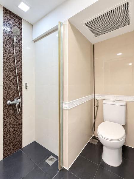 Centrepoint, 176A Orchard Road, Orchard / River Valley, 2 Bedrooms, 1,119 sqft, Apartment For Rent, by Lin Liling, 500276799 - Bathroom - PropertyGuru.com.sg