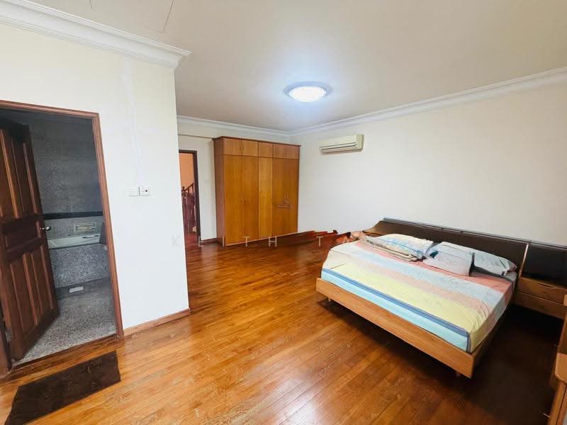 Serangoon Garden Estate, Cooling Close, Hougang / Punggol / Sengkang, 5 Bedrooms, 2,800 sqft, Semi-Detached House For Sale, by Keith Tan, 500276819 - Bedroom - PropertyGuru.com.sg