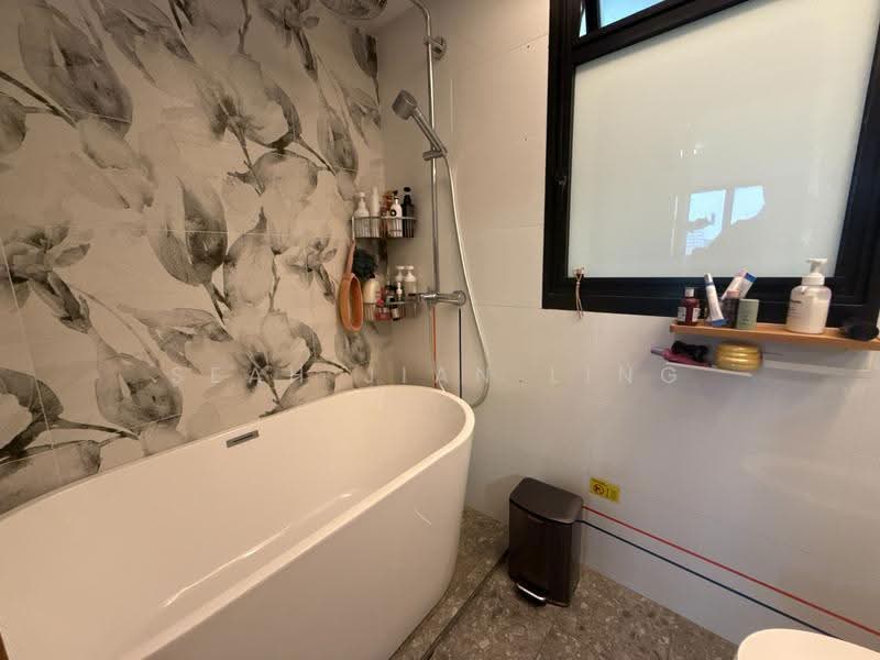 402A Fernvale Lane, 402A Fernvale Lane, Hougang / Punggol / Sengkang, 3 Bedrooms, 1,001 sqft, HDB Flat For Sale, by Seah Jian Ling, 500276820 - Bathroom - PropertyGuru.com.sg