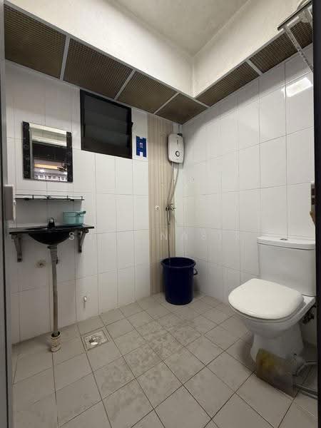 932A Hougang Avenue 9, 932A Hougang Avenue 9, Hougang / Punggol / Sengkang, 3 Bedrooms, 990 sqft, HDB Flat For Sale, by Syed Nasir, 500276823 - Bathroom - PropertyGuru.com.sg