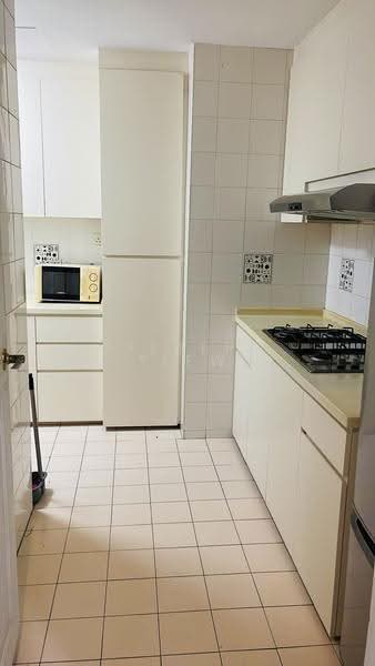 Harbour View Towers, 21 Telok Blangah Drive, Harbourfront / Telok Blangah, 3 Bedrooms, 1,206 sqft, Condominium For Sale, by Gilbert Tiew, 500276846 - Kitchen - PropertyGuru.com.sg