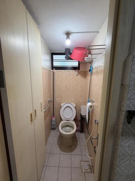 195 Kim Keat Avenue, 195 Kim Keat Avenue, Balestier / Toa Payoh, 2 Bedrooms, 710 sqft, HDB Flat For Sale, by Aro Toh, 500276850 - Bathroom - PropertyGuru.com.sg