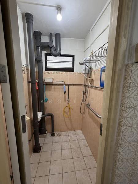 195 Kim Keat Avenue, 195 Kim Keat Avenue, Balestier / Toa Payoh, 2 Bedrooms, 710 sqft, HDB Flat For Sale, by Aro Toh, 500276850 - Bathroom - PropertyGuru.com.sg