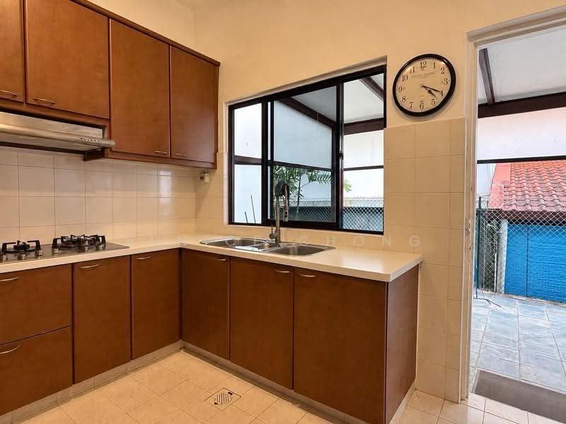 Double storey semi-detached house off Sixth Ave, Ming Teck Park, Tanglin / Holland / Bukit Timah, 4 Bedrooms, 2,500 sqft, Semi-Detached House For Rent, by Eunice Chong, 500276869 - Kitchen - PropertyGuru.com.sg