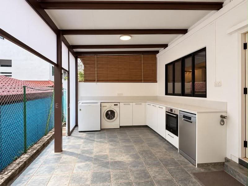 Double storey semi-detached house off Sixth Ave, Ming Teck Park, Tanglin / Holland / Bukit Timah, 4 Bedrooms, 2,500 sqft, Semi-Detached House For Rent, by Eunice Chong, 500276869 - Kitchen - PropertyGuru.com.sg