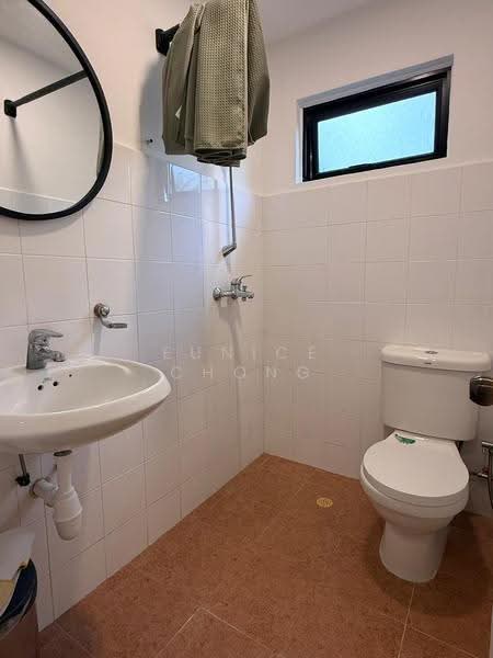 Double storey semi-detached house off Sixth Ave, Ming Teck Park, Tanglin / Holland / Bukit Timah, 4 Bedrooms, 2,500 sqft, Semi-Detached House For Rent, by Eunice Chong, 500276869 - Bathroom - PropertyGuru.com.sg