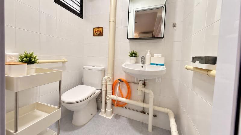 119 Ang Mo Kio Avenue 3, 119 Ang Mo Kio Avenue 3, Ang Mo Kio / Bishan / Thomson, 2 Bedrooms, 721 sqft, HDB Flat For Sale, by Jenny Lum, 500276923 - Bathroom - PropertyGuru.com.sg