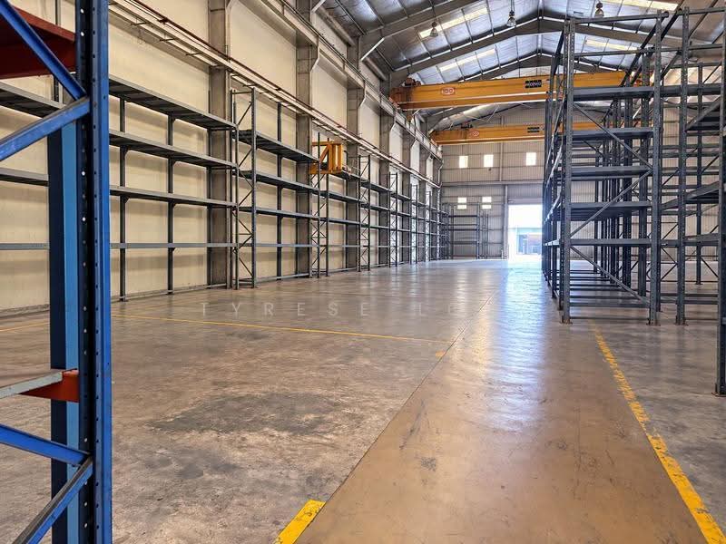 Warehouse with Open Space and Yard Near MRT - West, Boon Lay / Jurong / Tuas, 12,000 sqft, Warehouse For Rent, by Tyrese Low, 500276978 - Interior - CommercialGuru.com.sg
